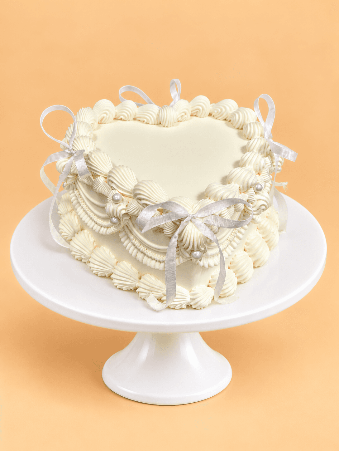 Ivory Bow Vintage Cake
