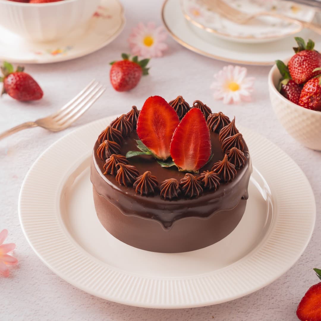 Nutella With Strawberry Cake [Medium]