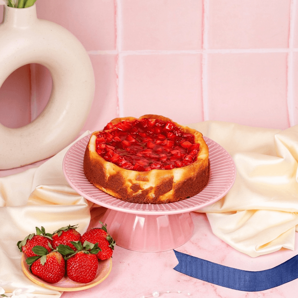 Strawberry Basqued Cheesecake [Medium]