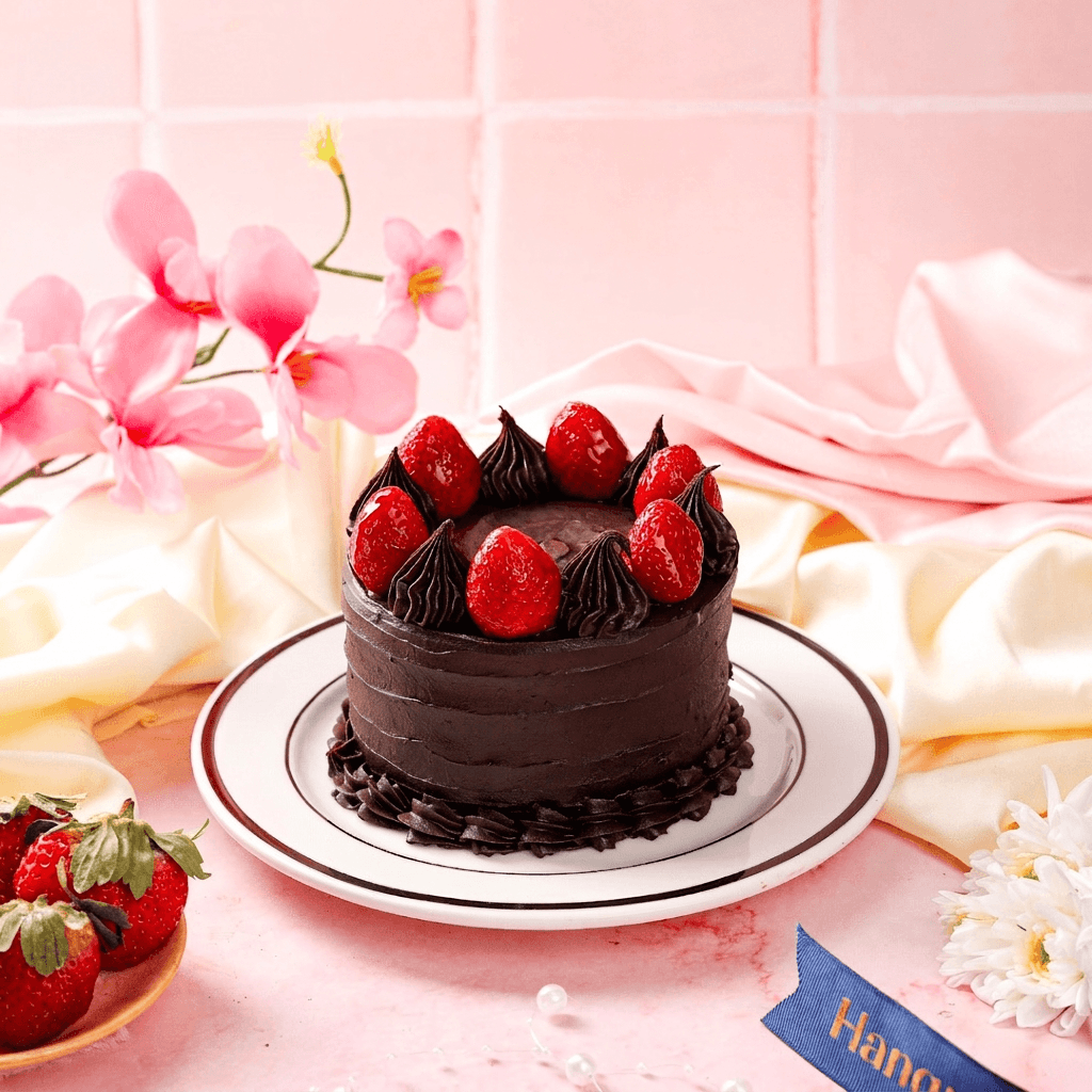 Strawberry Chocolate Cake [Medium]