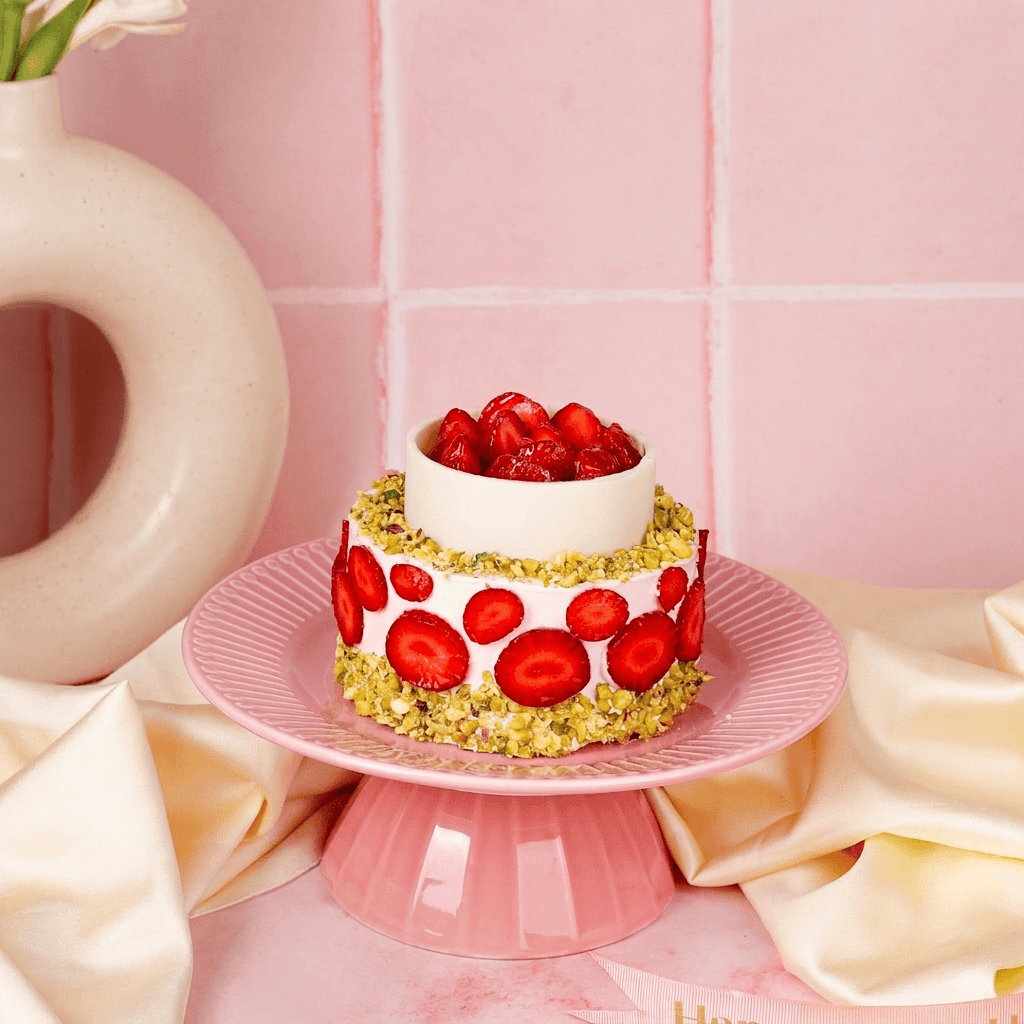 Strawberry Kunafa Cake [Medium]