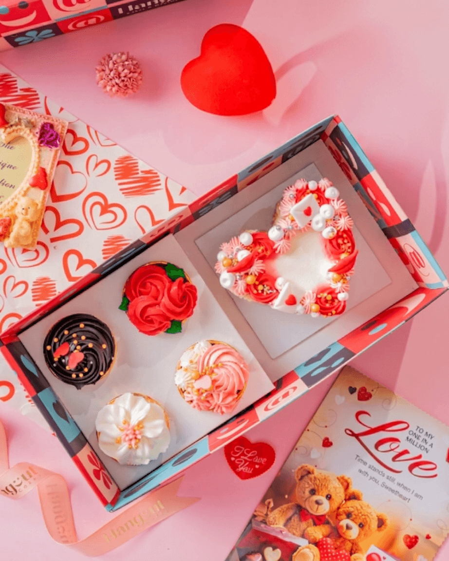 VALENTINE’S DAY GIFT BOX (PINEAPPLE)