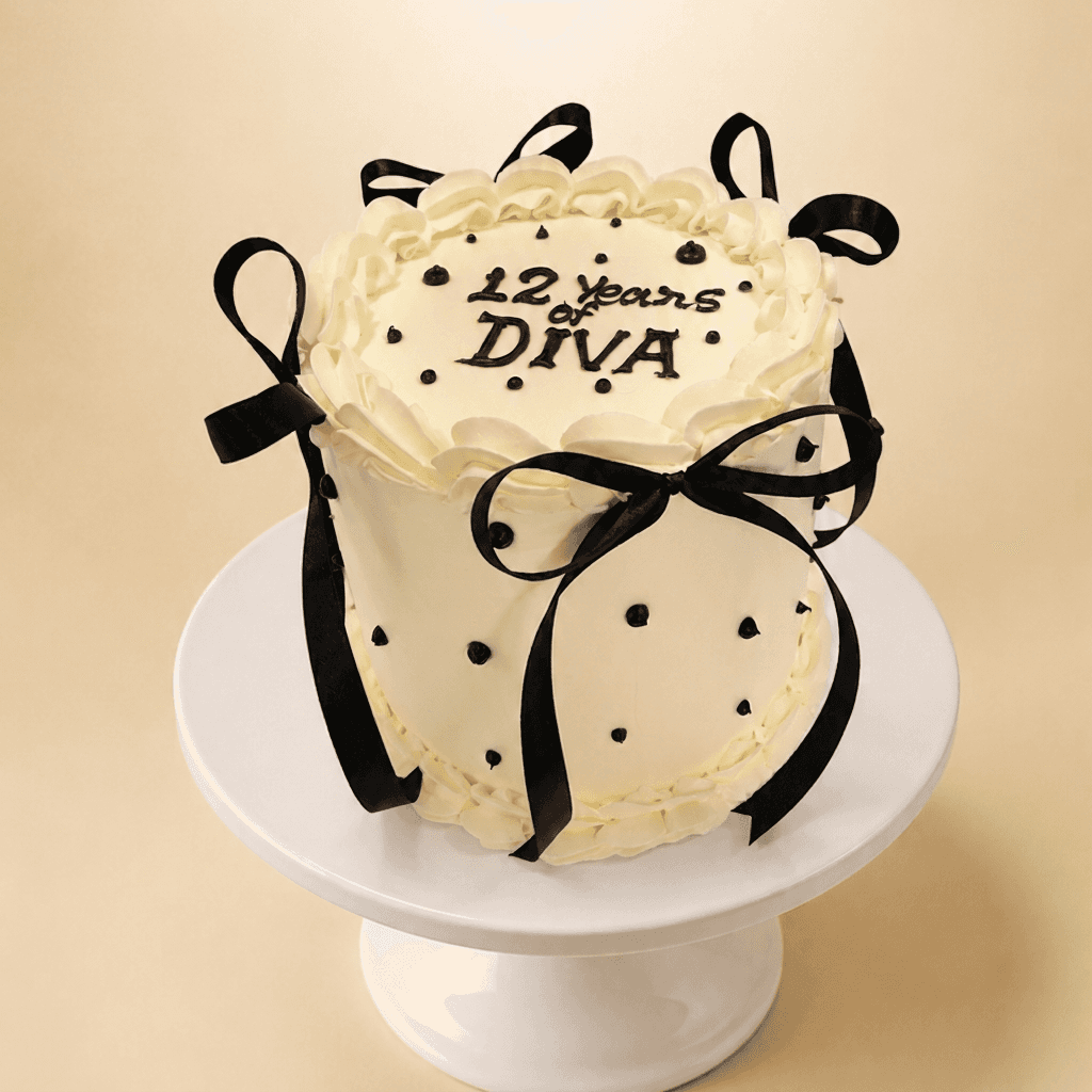 Pretty Little Drama Cake.