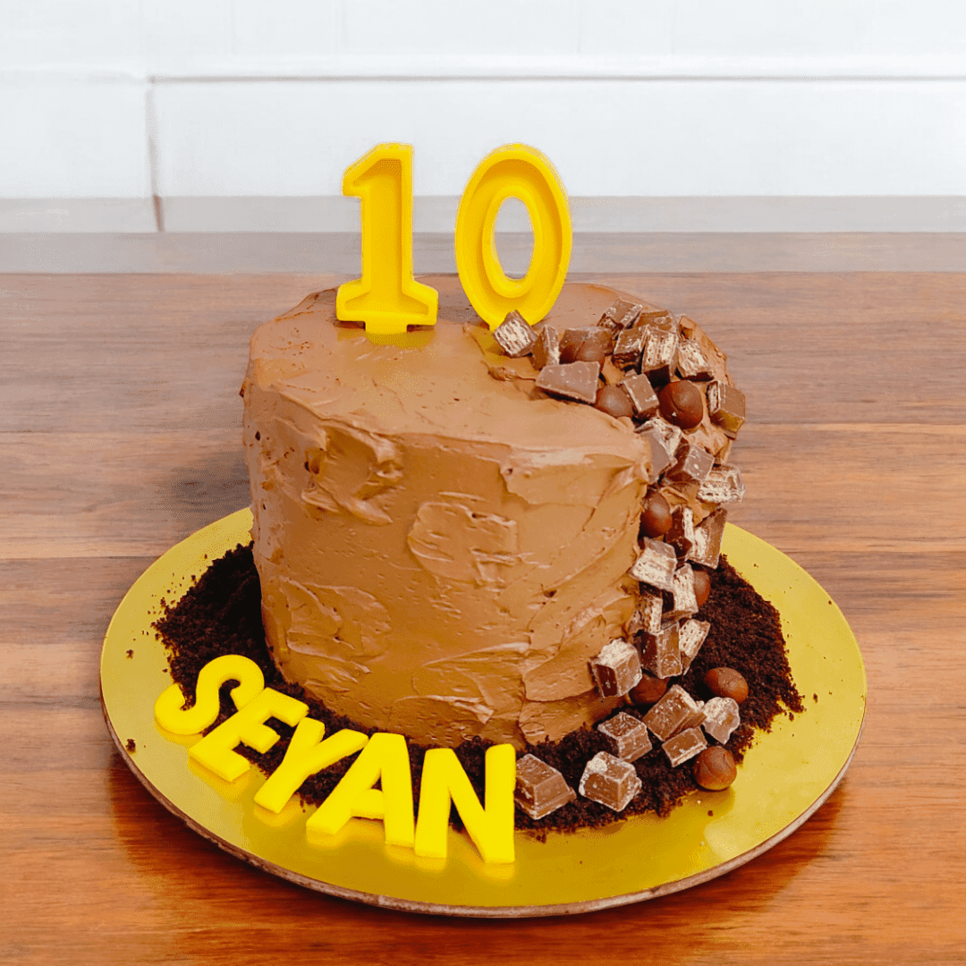 KitKat Chocolate Cake