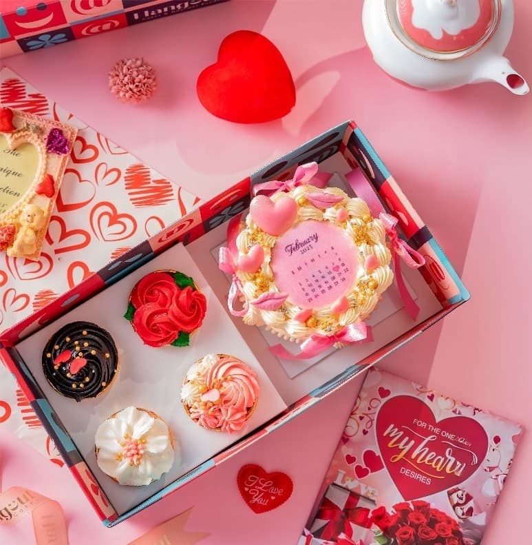 STRAWBERRY BURNAWAY GIFT BOX
