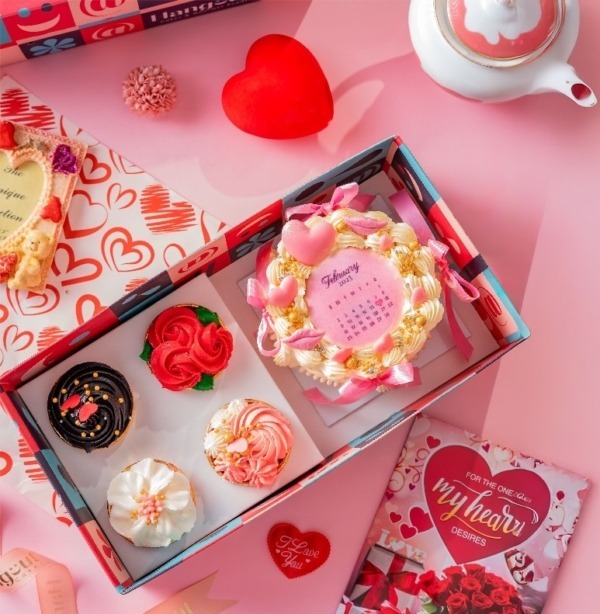 a box with bento cake and 4 assorted cupcakes