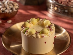Royal Pistachio Rasmalai Bento Cake