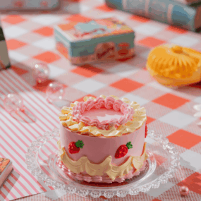 Vintage Strawberry Bento Cake