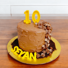 KitKat Chocolate Cake